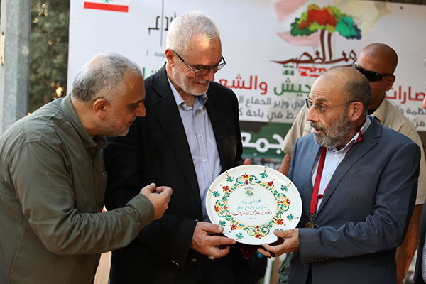 وزير الدفاع افتتح مرسم النصر في حارة حريك وزير الدفاع افتتح مرسم النصر في حارة حريك